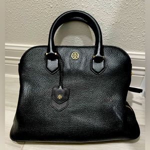 Tory burch, handle zip up side with strap bag. Black with gold hardward